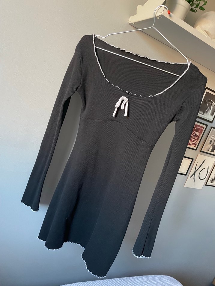 Siyah V Yakalı Uzun Kollu A kesim ispanyol kol mini siyah elbise - Görsel 2