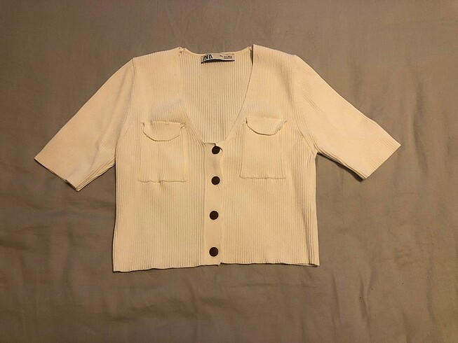 #zara #beyaz #triko #tişört #tshirt #bluz #düğmeli #cepli