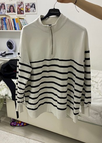 Kadın Beyaz Çizgili Yarım Fermuarlı Sweatshirt