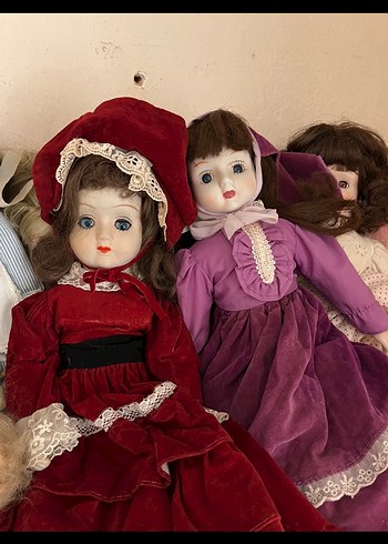 E.L.F Kırmızı Kadife Elbiseli Bebek ve kardeşi