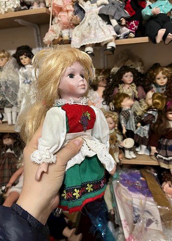 Beyaz Elbiseli Geleneksel Kız Bebek - Görsel 2