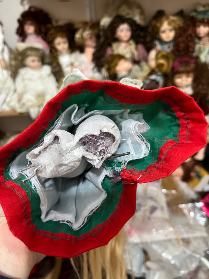 Beyaz Elbiseli Geleneksel Kız Bebek - Görsel 4