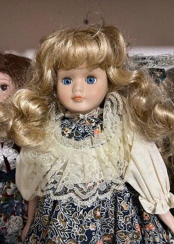 Çiçekli Elbiseli Sarı Saçlı Bebek - Görsel 2