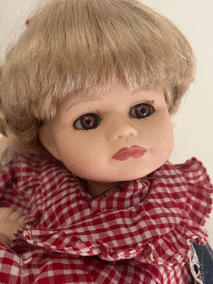 Kırmızı Ekose Gömlekli porselen Bebek - Görsel 3