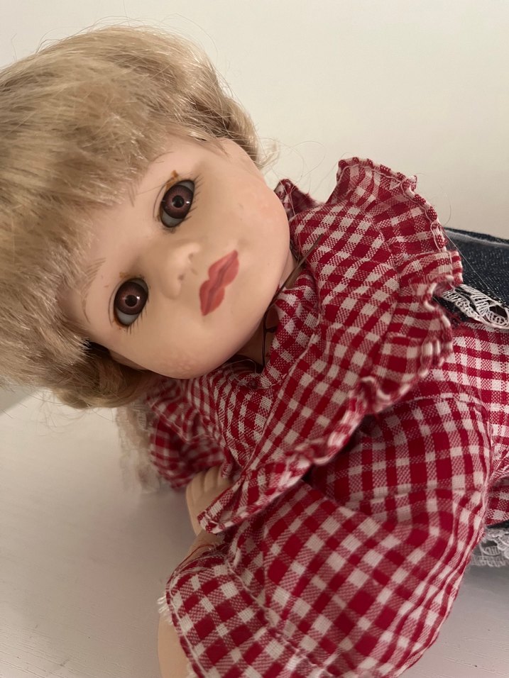 Kırmızı Ekose Gömlekli porselen Bebek - Görsel 2