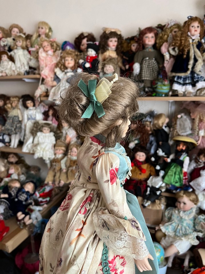 Bej Pastel Renkli Elbiseli porselen Bebek - Görsel 3