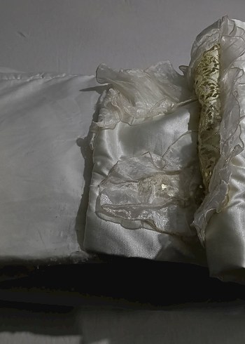 İşlemeli Beyaz Parlak Yatak Örtüsü - Görsel 10