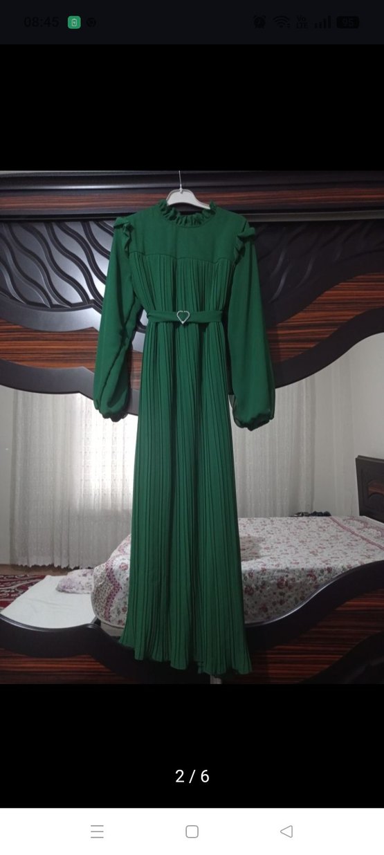 Yeşil Piliseli Uzun Kollu Uzun Elbise - Görsel 2