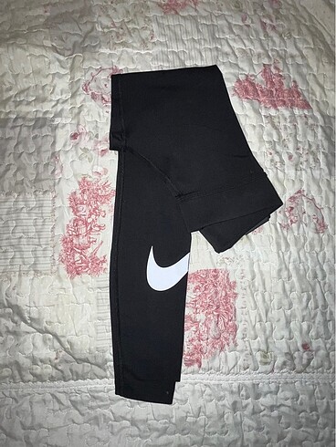 nike tayt