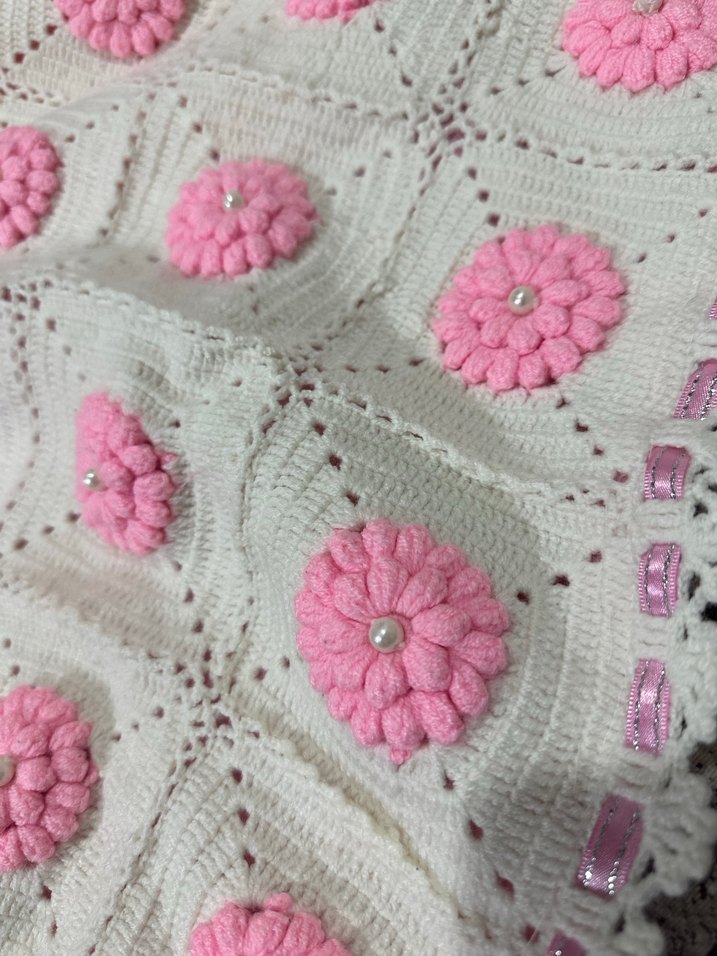 Pembe Nakışlı Örgü Bebek Battaniyesi - Görsel 2