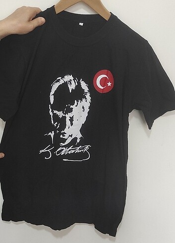 Atatürk baskılı siyah tişört 
