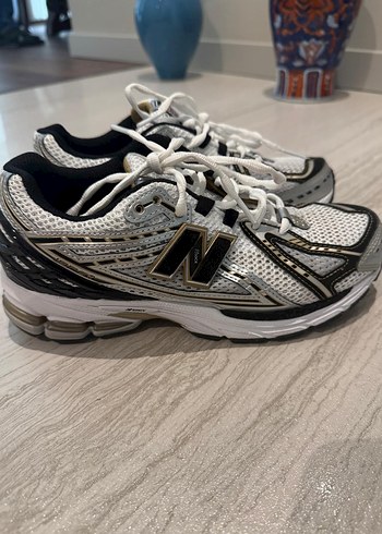 New Balance Beyaz Siyah Spor Ayakkabi Orjinal