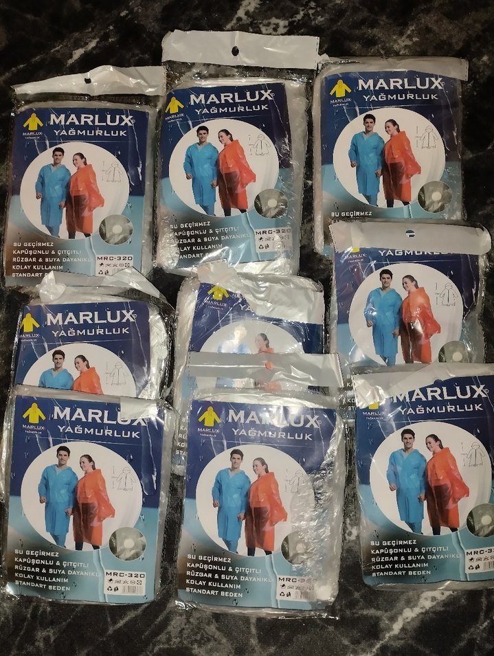 Renkli Midi Kadın Yağmurluk, Kapüşonlu, Kısa Kollu - Görsel 2