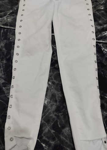 Diğer Tas Detayli Beyaz Dar Paca Pantolon
