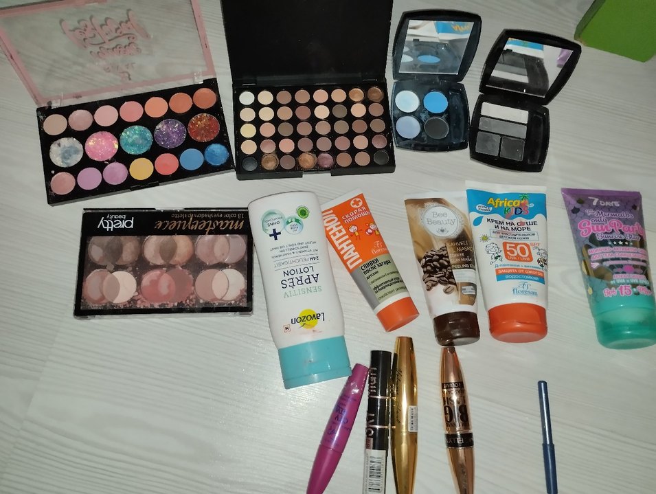 Çoklu Renklerde Makyaj Paleti ve Kozmetik Seti - Görsel 2