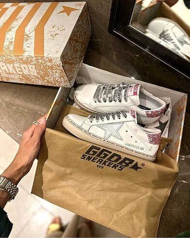 Golden Goose Deluxe Golden goose sneaker