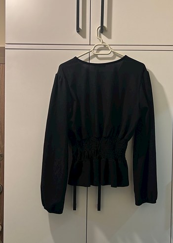 Siyah Kemerli V Yaka Uzun Kollu Bluz - Görsel 3
