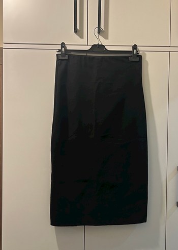 Siyah Uzun Yırtmaçlı Kalem Etek - Görsel 3