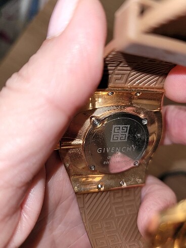 GIVENCHY givenchy saat