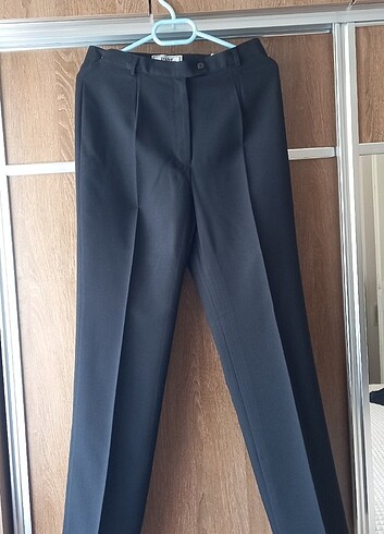 Kadın siyah pantolon.