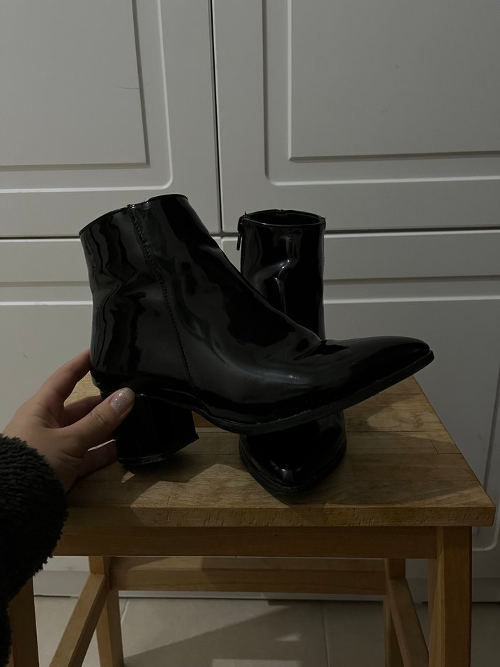 Siyah Rugan Topuklu Kadın Bot - Görsel 2