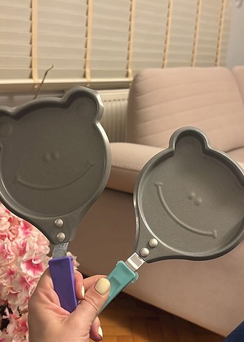 Gri Gülümseyen Yüz Şekilli Tava