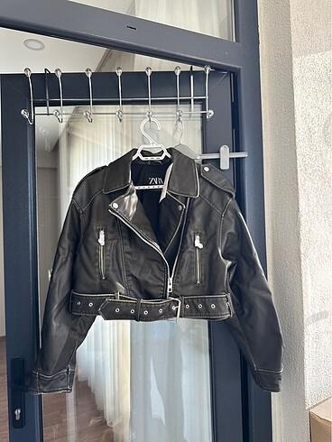Zara ZARA SUNİ DERİ CROP BIKER CEKET