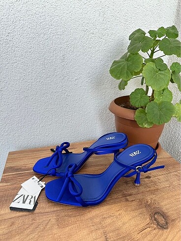 41 Beden mavi Renk ZARA ORTA BOY TOPUKLU FİYONKLU SANDALET