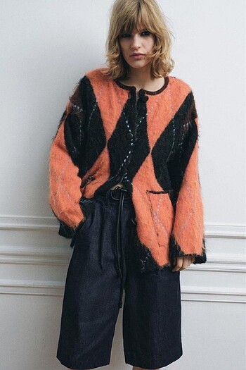 ZARA JAKARLI TRİKO HIRKA