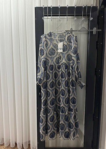 ZARA PARILTILI İPLİKLİ VE DESENLİ ELBİSE - Görsel 3