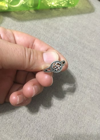 Düğmeli Gri Desenli Kadın Yüzük