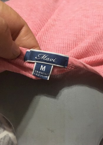 m Beden Düğmeli Pembe V Yaka Kadın Tişört