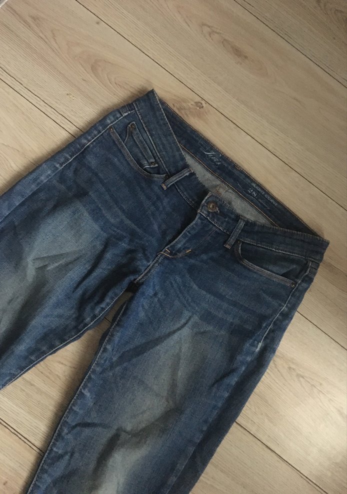 Koyu Mavi Yıkamalı Dar Kesim Jean — görsel 2/4
