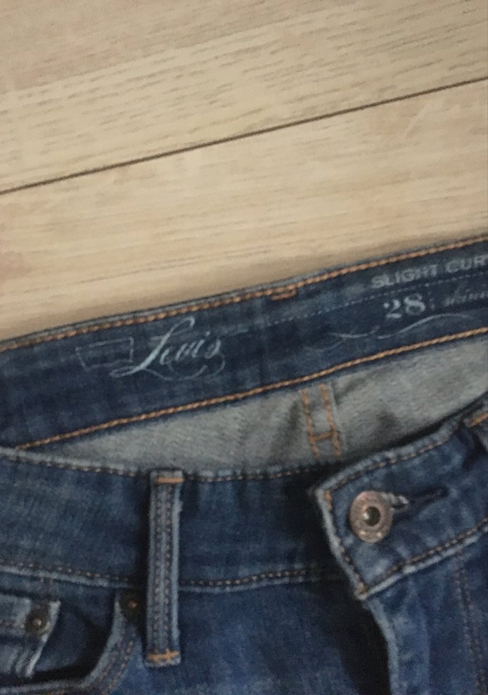 Koyu Mavi Yıkamalı Dar Kesim Jean — görsel 3/4