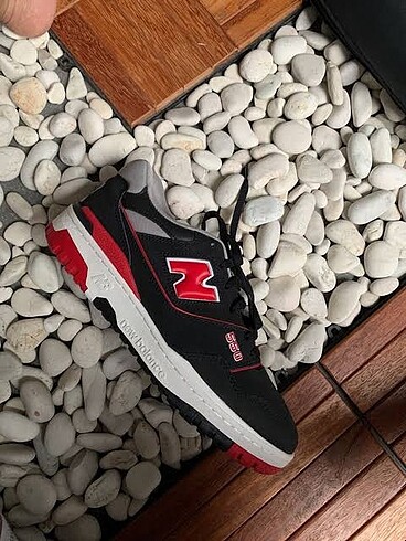 New Balance 550 Siyah Kırmızı Sneaker