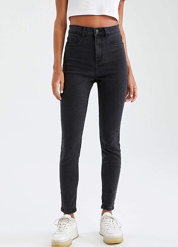Jean kot dar paça skinny