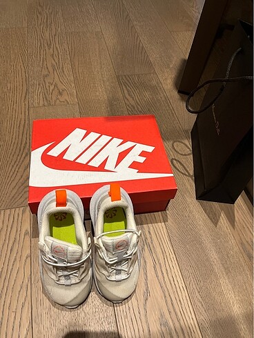 Nike çocuk spor ayakkabısı