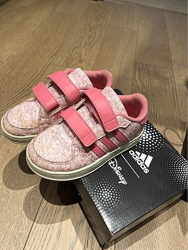 26 Beden Adidas disney koleksiyonu pembe kız çocuk spor ayakkabısı