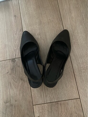 38 Beden siyah Renk Bantlı topuklu sandalet