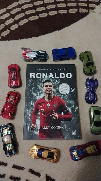 Sahanın yıldızları ronaldo futbol kitabı