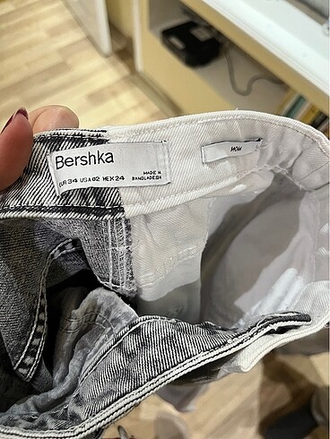 xs Beden beyaz Renk Bershka jeans