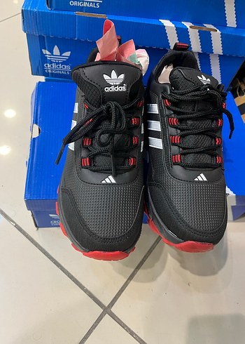 Adidas 37