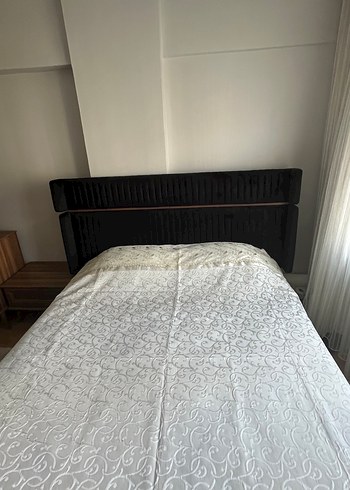 Beden beyaz Renk İşlemeli Krem Jakarlı Pike ve Nevresim Takımı