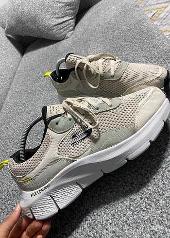 Skechers 42