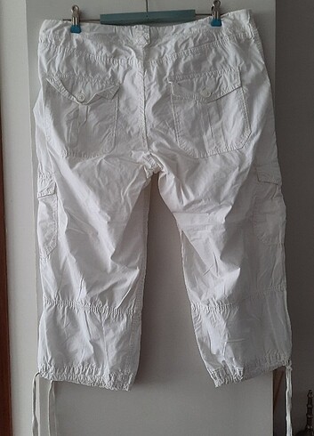 H&M H&M 44 beden Kadın beyaz kapri pantalon. hiçbir kusuru yoktur. a