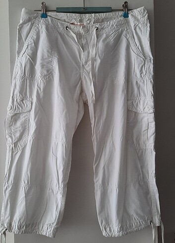 H&M 44 beden Kadın beyaz kapri pantalon. hiçbir kusuru yoktur. a