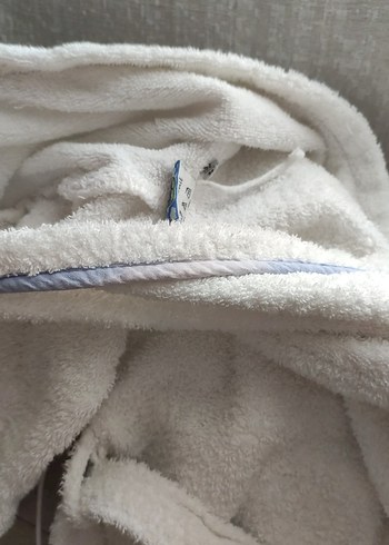 Mavi Detaylı Erkek Çocuk Beyaz Bornoz - Görsel 5