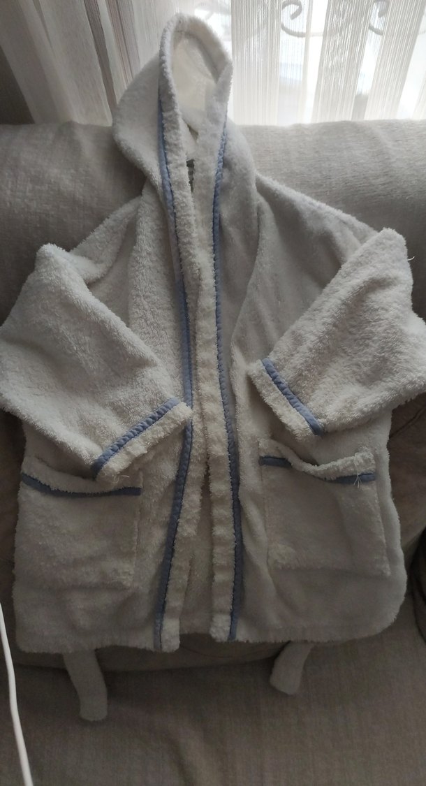 Mavi Detaylı Erkek Çocuk Beyaz Bornoz - Görsel 2