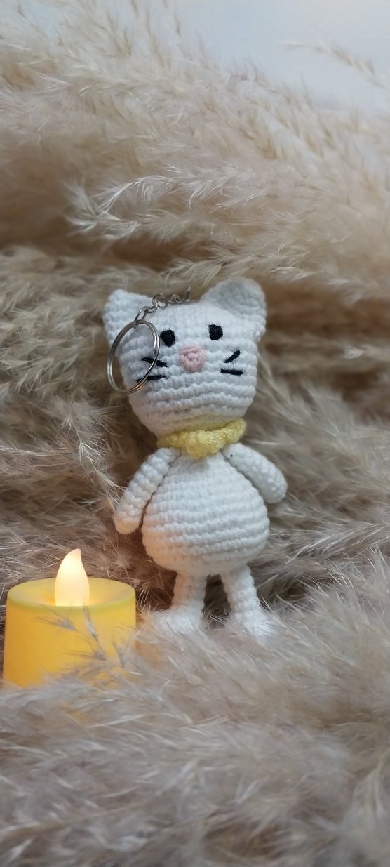 Beyaz Örgü Kedi Anahtarlık - Görsel 2