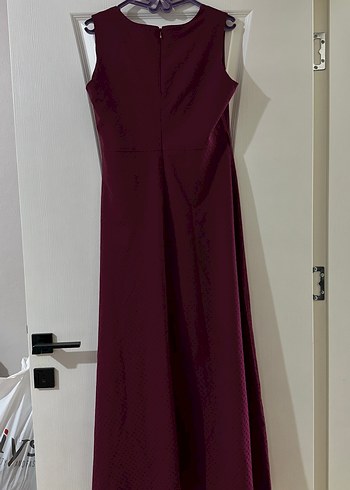 Zincir Detaylı Bordo Uzun Abiye Elbise - Görsel 3